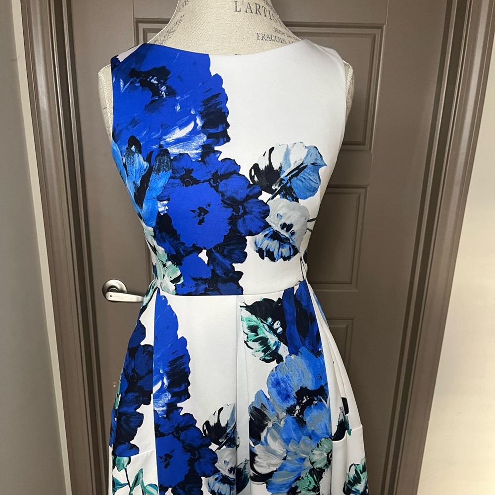 Just…Taylor Size 2 White with Blue Floral Pattern Dress